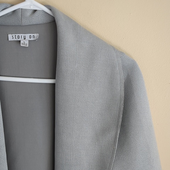 Large Story On Open Front Structured Jacket Square Front Pockets - Picture 5 of 14